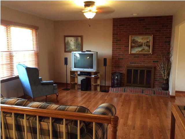 836 E Goeldner Ln, Derby, KS 67037