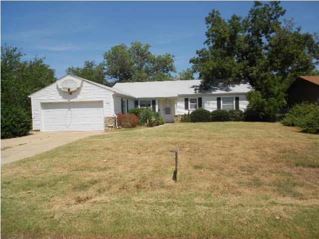 4024 E Charron Ln, Wichita, KS 67220
