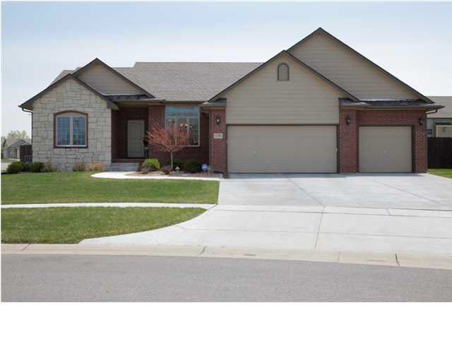 1325 E Woodbrook St, Derby, KS 67037