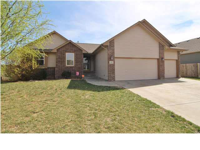 601 E Rolling View Dr, Valley Center, KS 67147