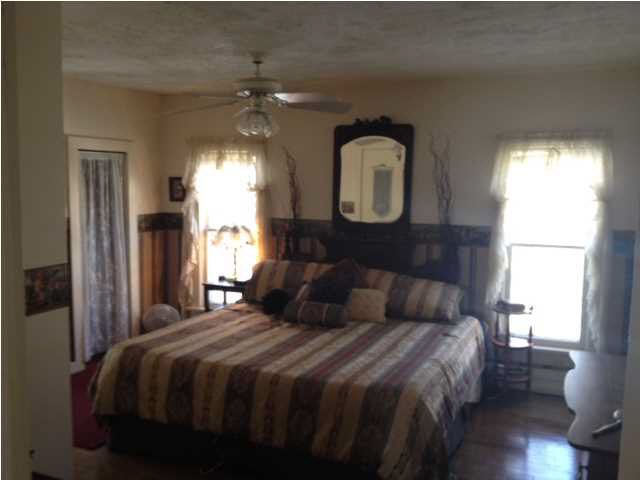 415 SE 4th St, Newton, KS 67114