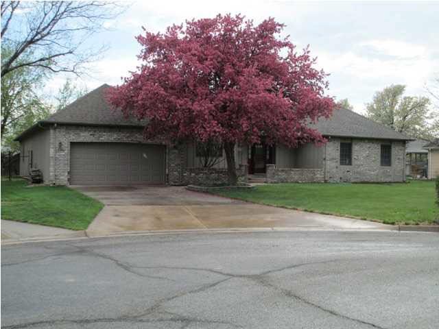 832 Trinity Ct, Newton, KS 67114