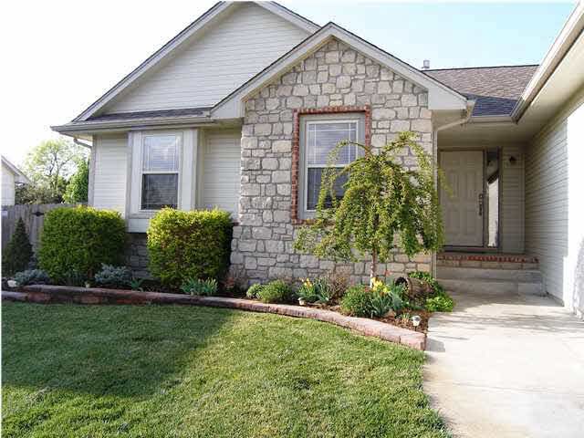 1018 E Rushwood Dr, Derby, KS 67037