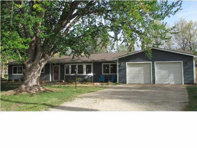 34 N Circle Dr, Mulvane, KS 67110
