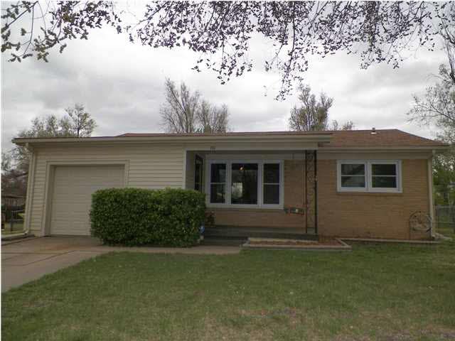 904 Fairfield, Newton, KS 67114
