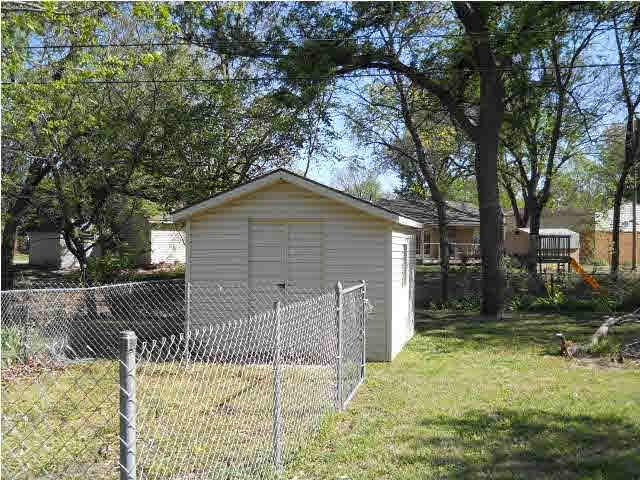 320 E Spencer Dr, Haysville, KS 67060