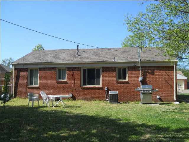 320 E Spencer Dr, Haysville, KS 67060