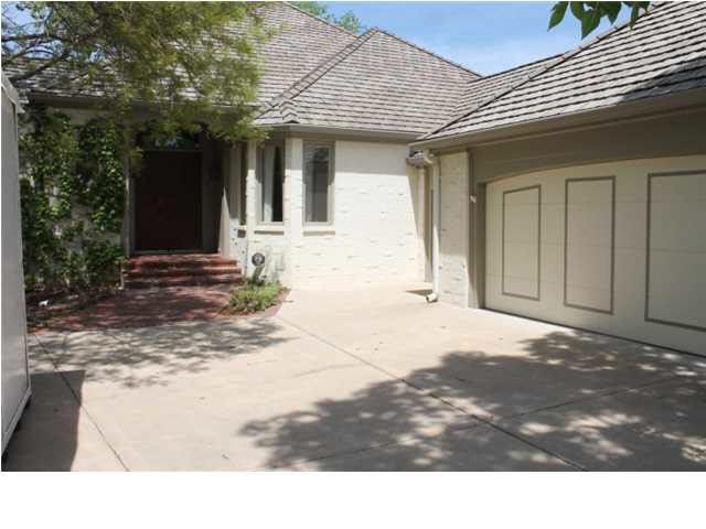 9130 E Lakepoint Dr, Wichita, KS 67226