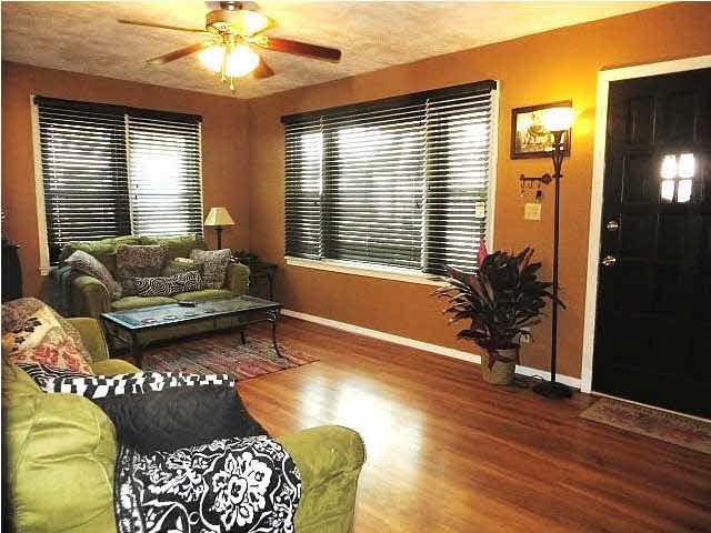 325 N Custer Ave, Wichita, KS 67203