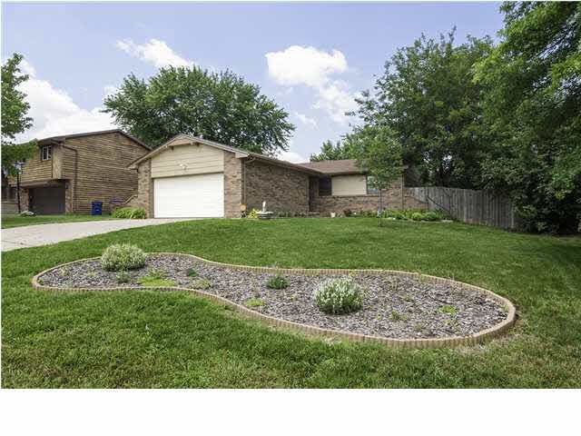 418 E Birchwood Rd, Derby, KS 67037