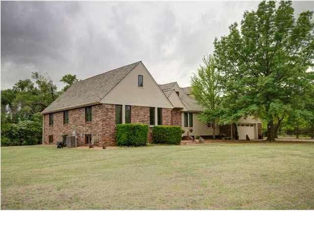 10 S Lakeview Ct, Goddard, KS 67052