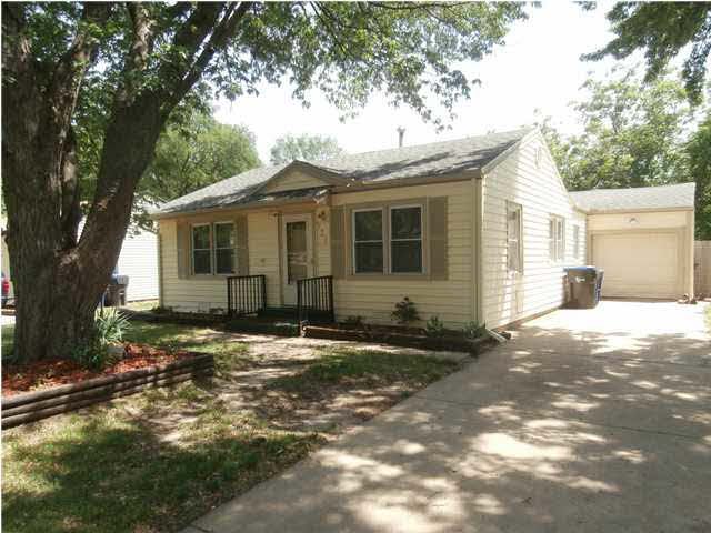 721 W 11th, Newton, KS 67114