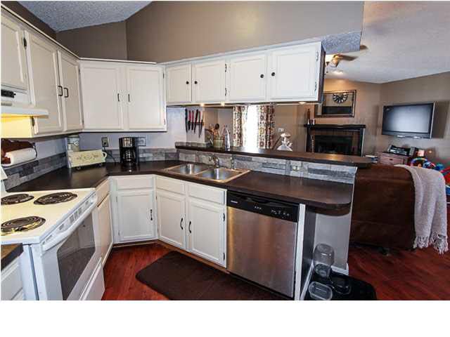 944 Mona Cir, Wichita, KS 67216