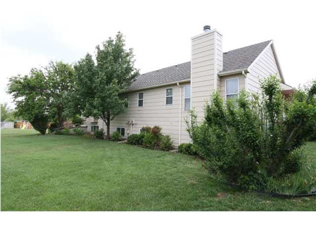 4622 N Hedgerow, Bel Aire, KS 67220