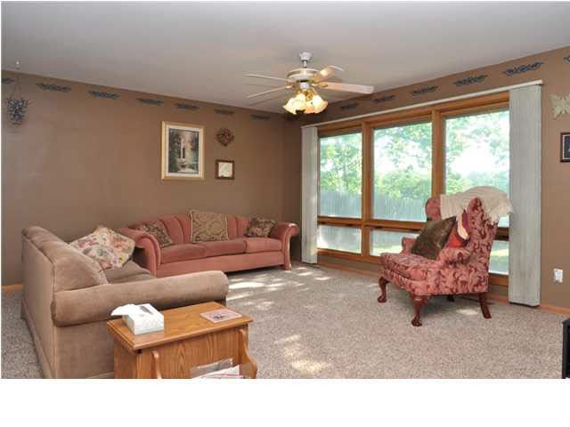 606 N Riverdale Dr, Mulvane, KS 67110