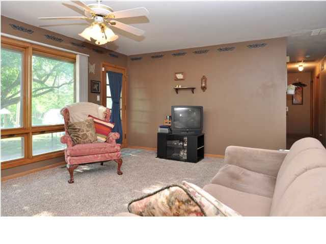 606 N Riverdale Dr, Mulvane, KS 67110