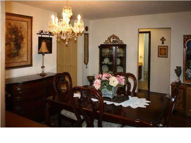 30 E Chisholm Creek, Wichita, KS 67220