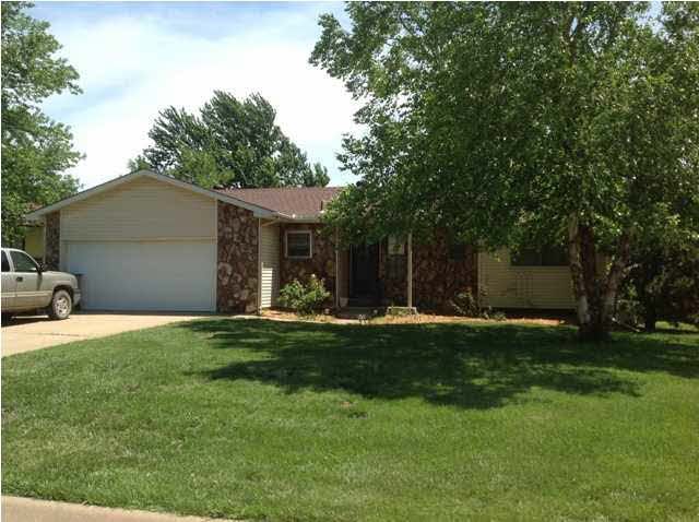 404 E Valley View St, Derby, KS 67037