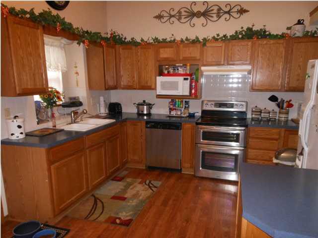 330 Sutton Dr, Newton, KS 67114