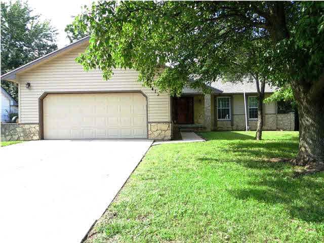 1413 E James, Derby, KS 67037