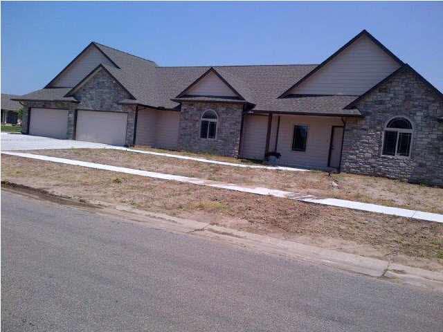 1418 S Arbor Meadows, Derby, KS 67037