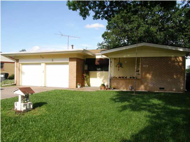 710 N Riverdale, Mulvane, KS 67110