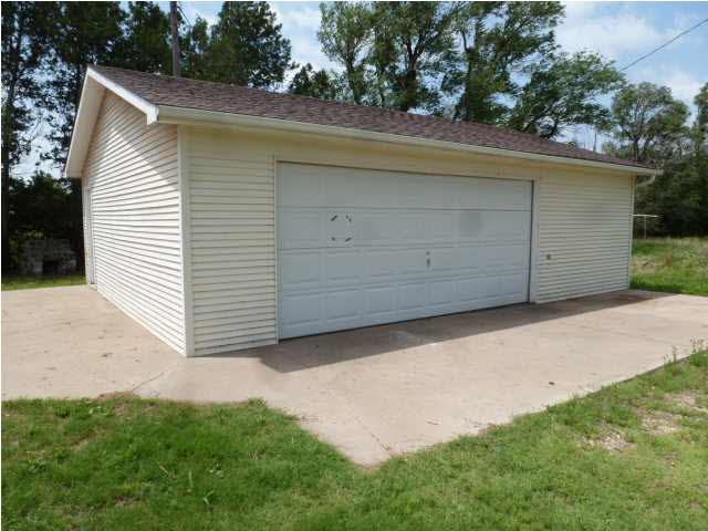 505 W 20th St S, Mayfield, KS 67103