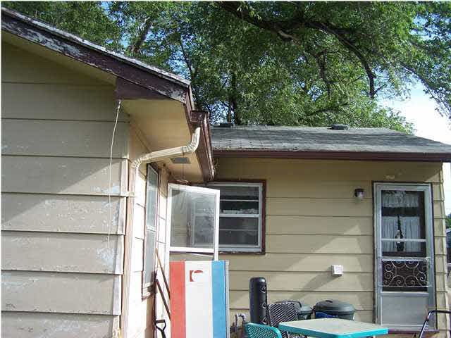 308 SW 11th St, Newton, KS 67114