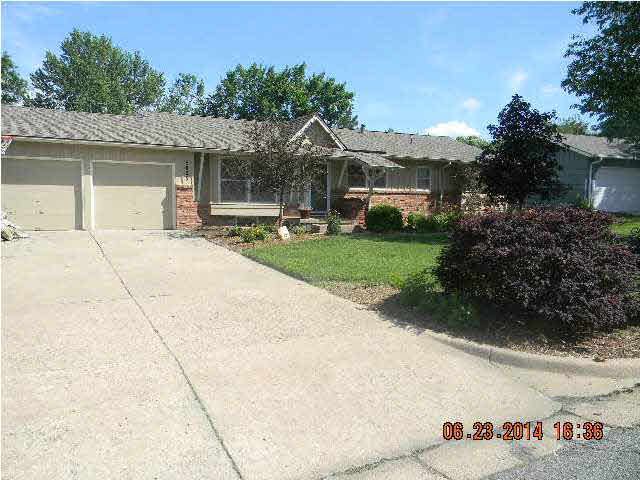 5825 Clarendon, Bel Aire, KS 67220