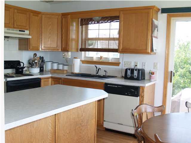 906 E Forest Ct, Haysville, KS 67060