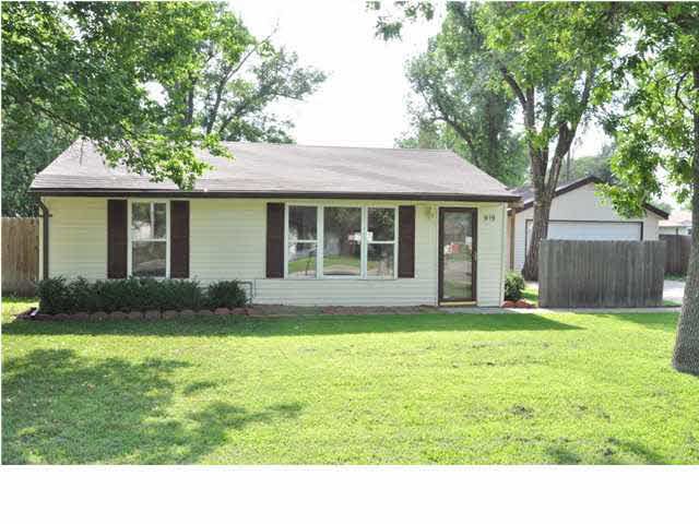 919 N Doris, Wichita, KS 67212