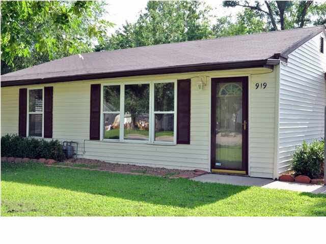 919 N Doris, Wichita, KS 67212