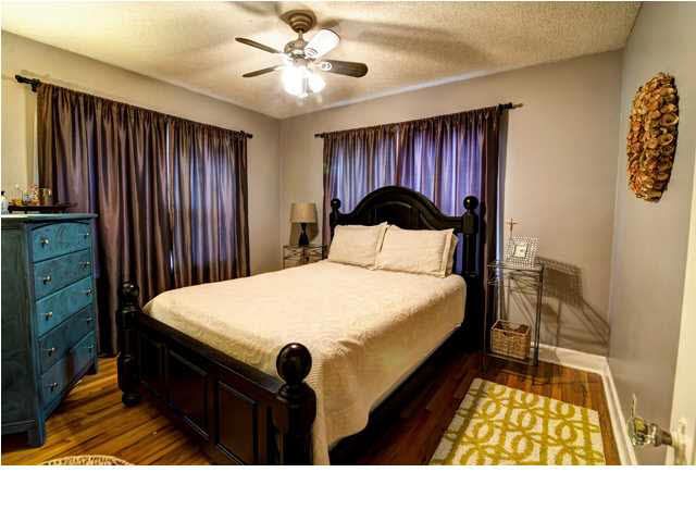 930 S Hillside St, Wichita, KS 67211