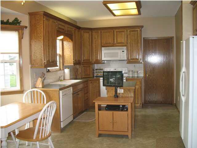 4 E Second St Cir, Valley Center, KS 67147