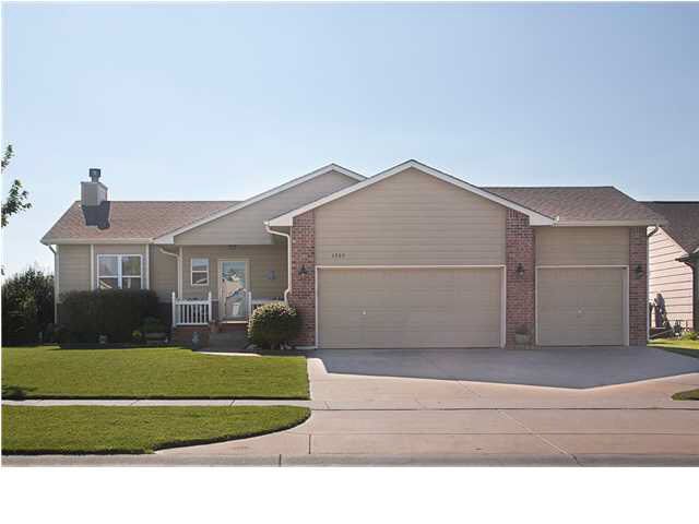 1305 N Lake Edge, Goddard, KS 67052