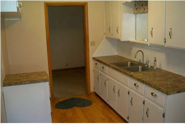 212 SE 13th St, Newton, KS 67114