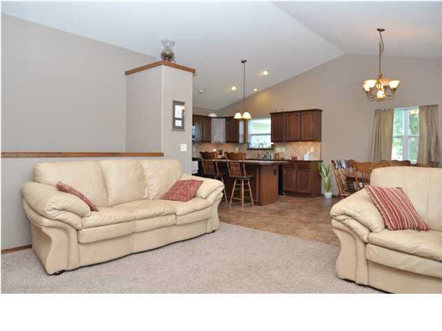 8944 N Ross Ave, Valley Center, KS 67147