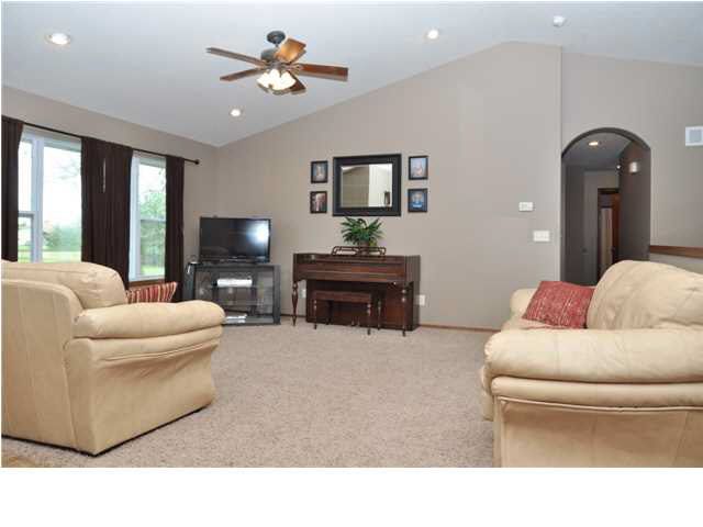 8944 N Ross Ave, Valley Center, KS 67147