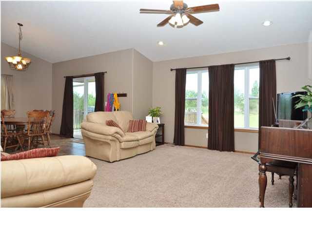 8944 N Ross Ave, Valley Center, KS 67147