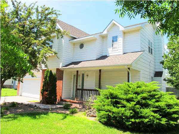 1402 E Spring Cir, Haysville, KS 67060