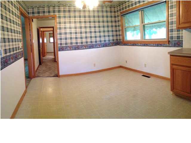 707 N Edgewood Dr, Mulvane, KS 67110