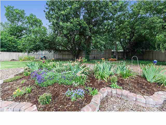 423 S Windsor Rd, Wichita, KS 67218