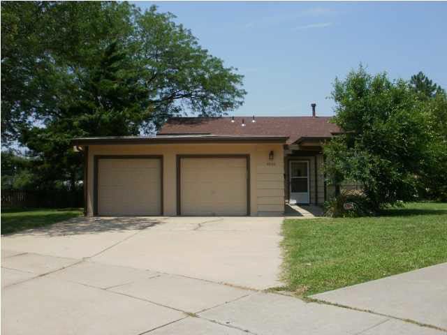 8420 E Lincoln Ct, Wichita, KS 67207