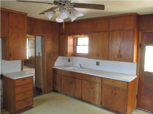 331 N Edwards Ave, Wichita, KS 67203