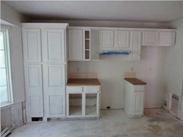 331 N Valley Stream Dr, Derby, KS 67037