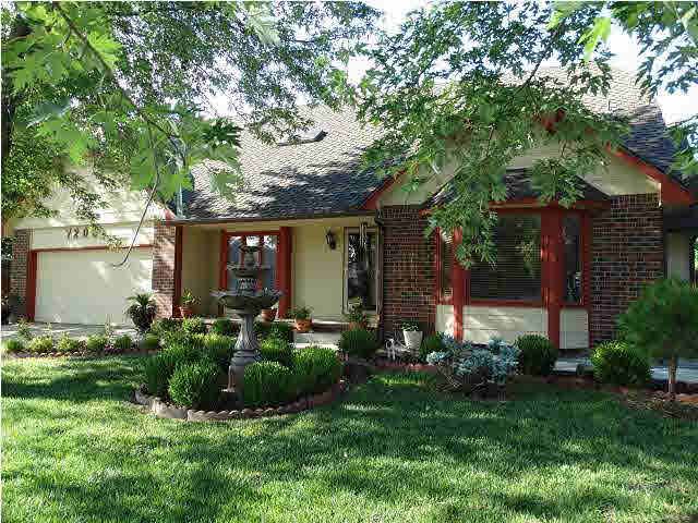 7205 E Ayesbury, Wichita, KS 67226