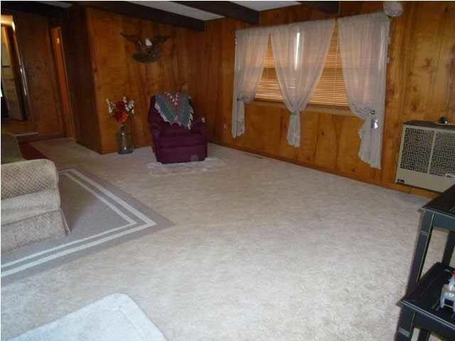 108 Redbud Dr, Winfield, KS 67156
