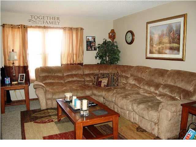 821 E 2nd Cir, Douglass, KS 67039