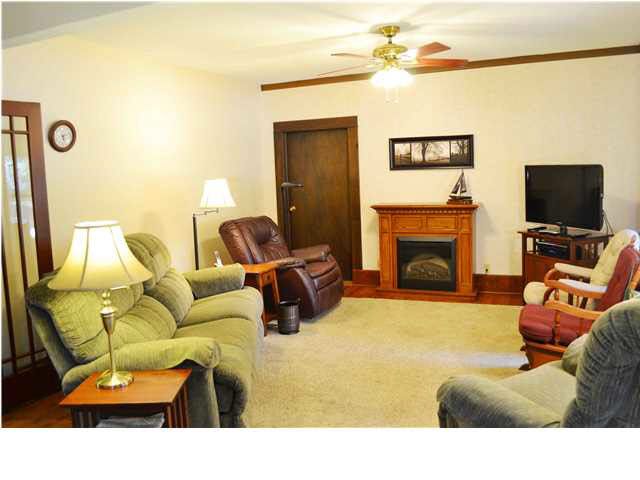 417 W 11th St, Newton, KS 67114