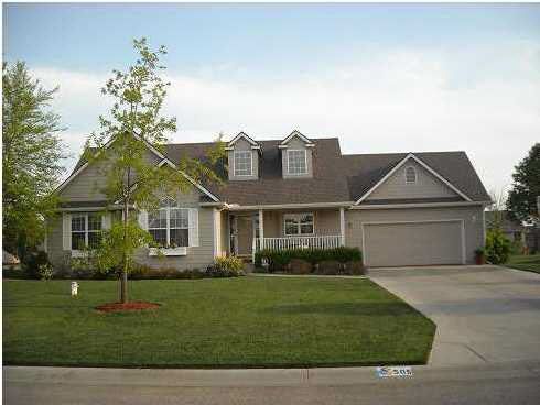 505 Country Ln, Augusta, KS 67010